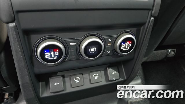 Land Rover Defender 2022 — photo 31