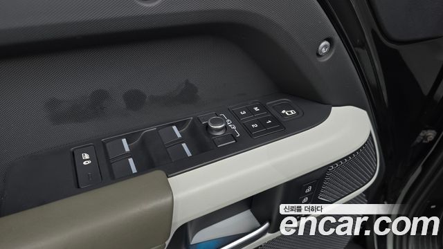 Land Rover Defender 2022 — photo 32