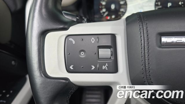 Land Rover Defender 2022 — photo 33