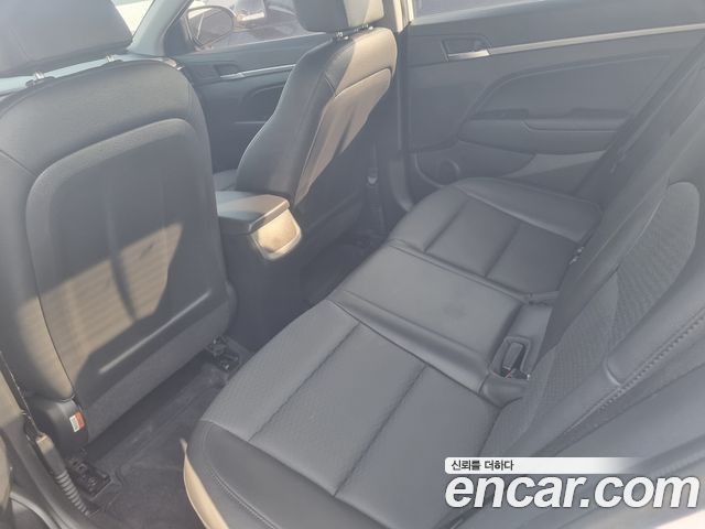 Hyundai AVANTE 2020 — photo 11