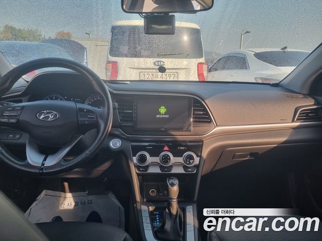 Hyundai AVANTE 2020 — photo 12