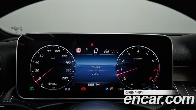Mercedes-Benz C-Class 2023 — photo 11