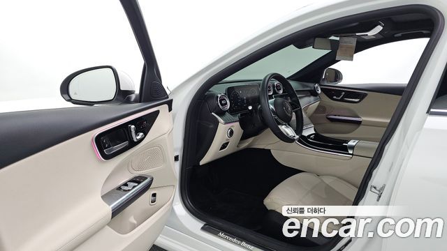 Mercedes-Benz C-Class 2023 — photo 13