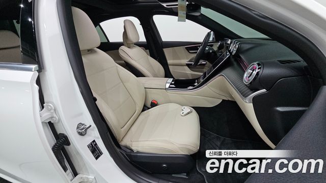 Mercedes-Benz C-Class 2023 — photo 18