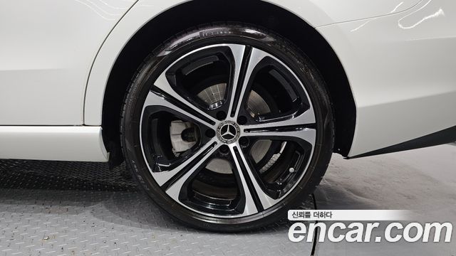 Mercedes-Benz C-Class 2023 — photo 7