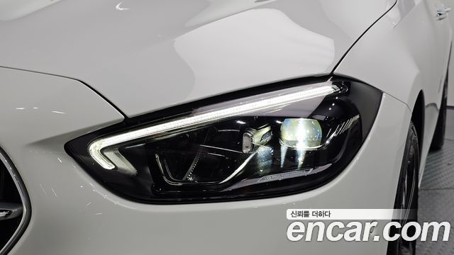 Mercedes-Benz C-Class 2023 — photo 8