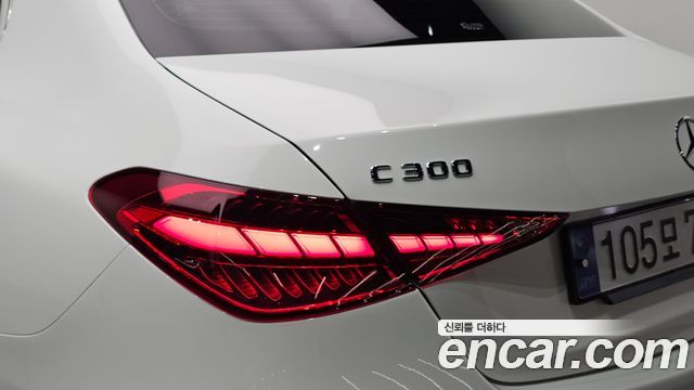 Mercedes-Benz C-Class 2023 — photo 9