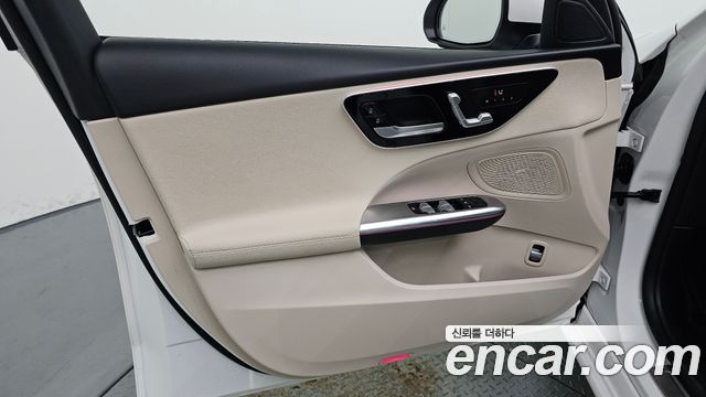 Mercedes-Benz C-Class 2023 — photo 14