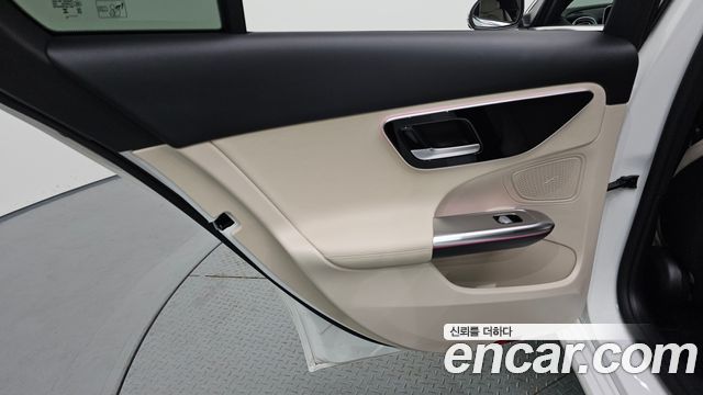 Mercedes-Benz C-Class 2023 — photo 15