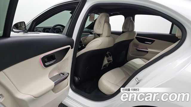 Mercedes-Benz C-Class 2023 — photo 16