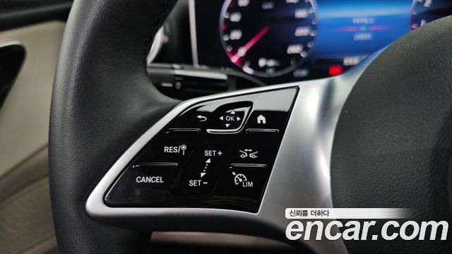 Mercedes-Benz C-Class 2023 — photo 28