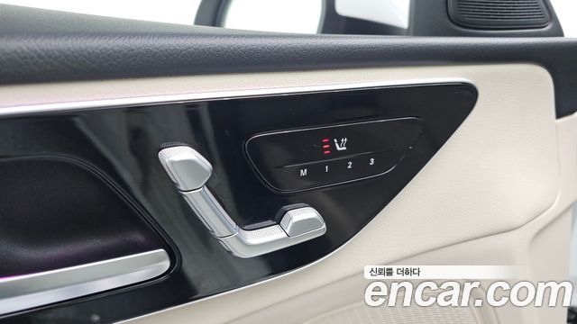 Mercedes-Benz C-Class 2023 — photo 33