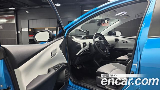 Toyota Prius 2019 — photo 13