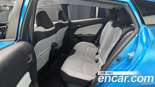 Toyota Prius 2019 — photo 18