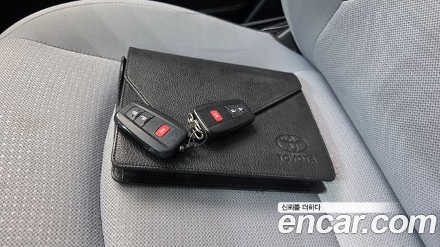 Toyota Prius 2019 — photo 24