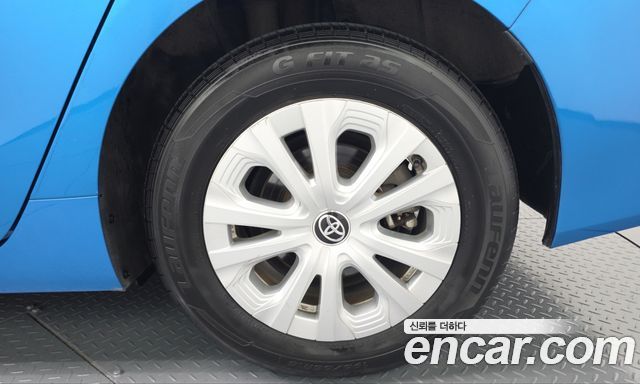 Toyota Prius 2019 — photo 7