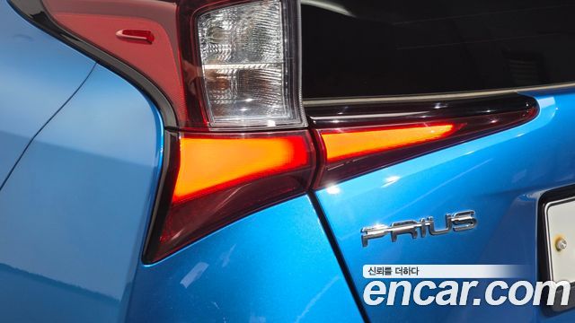 Toyota Prius 2019 — photo 9