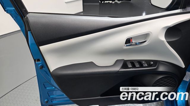 Toyota Prius 2019 — photo 14