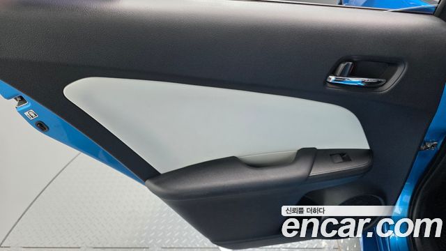 Toyota Prius 2019 — photo 15