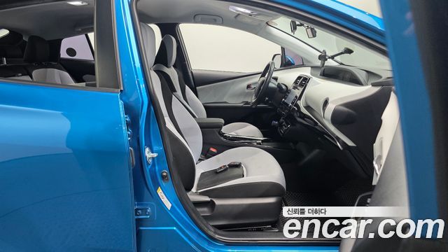 Toyota Prius 2019 — photo 16