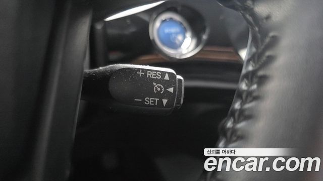 Toyota Prius 2019 — photo 27