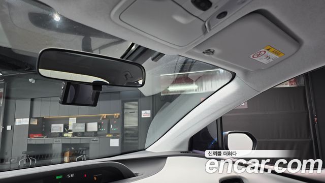Toyota Prius 2019 — photo 34