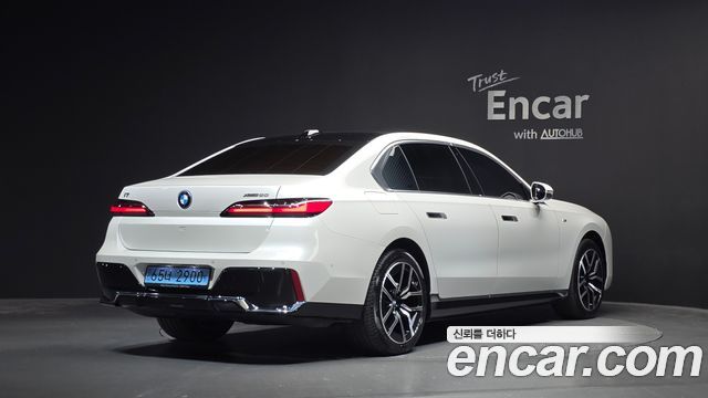 BMW i7 2023 — photo 2
