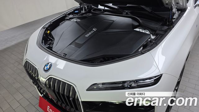 BMW i7 2023 — photo 6