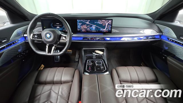 BMW i7 2023 — photo 10
