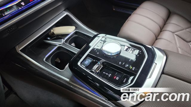 BMW i7 2023 — photo 12