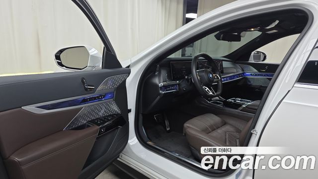 BMW i7 2023 — photo 13