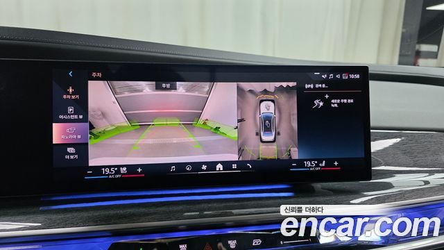BMW i7 2023 — photo 22