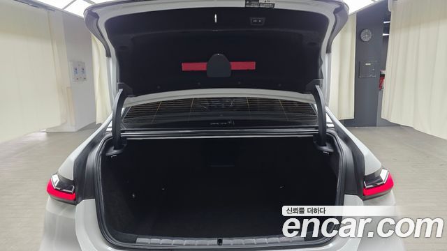 BMW i7 2023 — photo 24