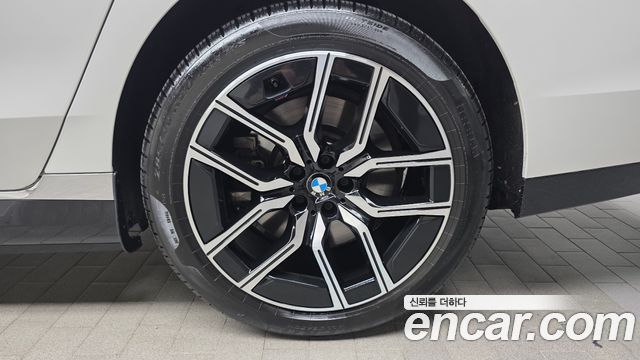 BMW i7 2023 — photo 7