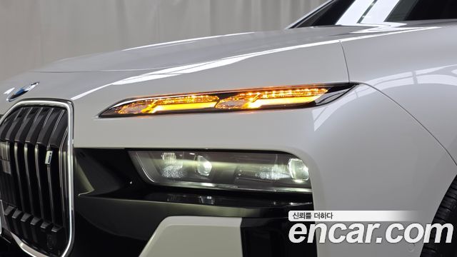BMW i7 2023 — photo 8