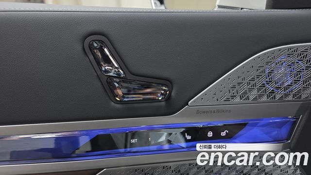 BMW i7 2023 — photo 28