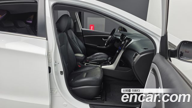 Hyundai i30 2016 — photo 17