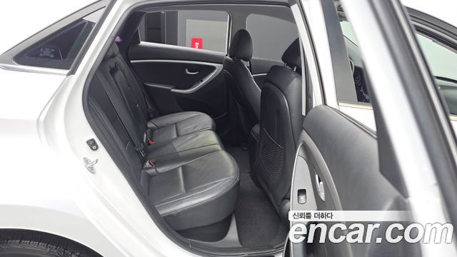 Hyundai i30 2016 — photo 18