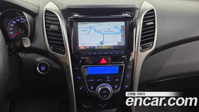 Hyundai i30 2016 — photo 20