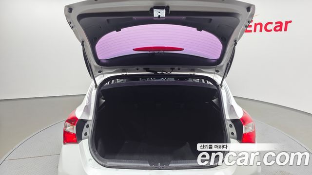 Hyundai i30 2016 — photo 26