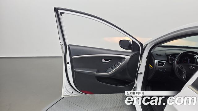 Hyundai i30 2016 — photo 14