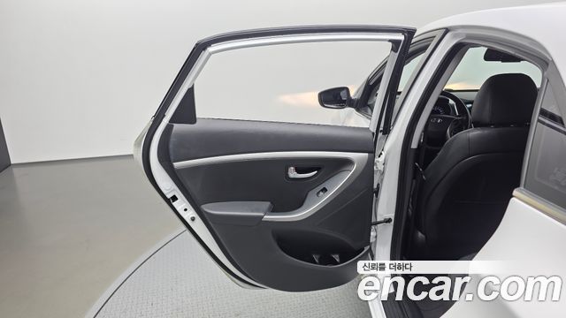 Hyundai i30 2016 — photo 15