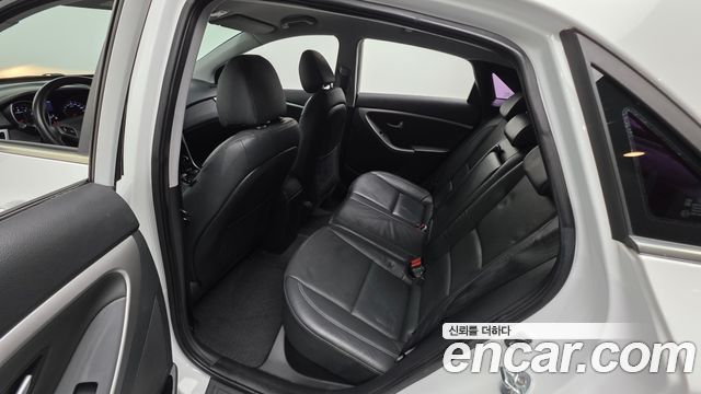 Hyundai i30 2016 — photo 16