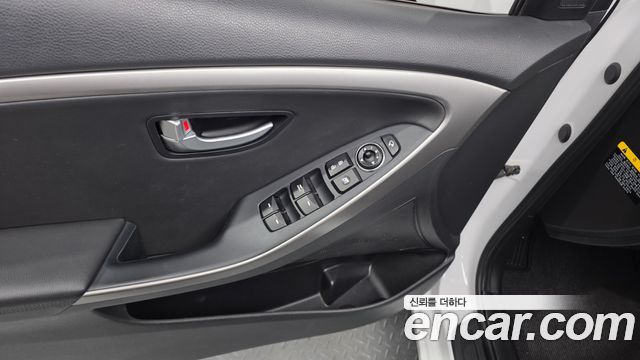 Hyundai i30 2016 — photo 28