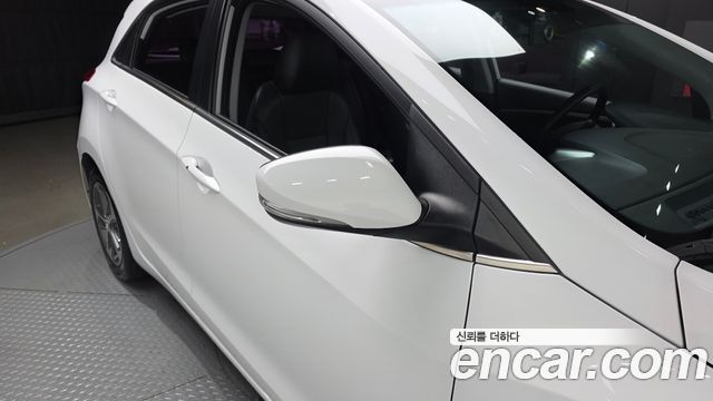 Hyundai i30 2016 — photo 31