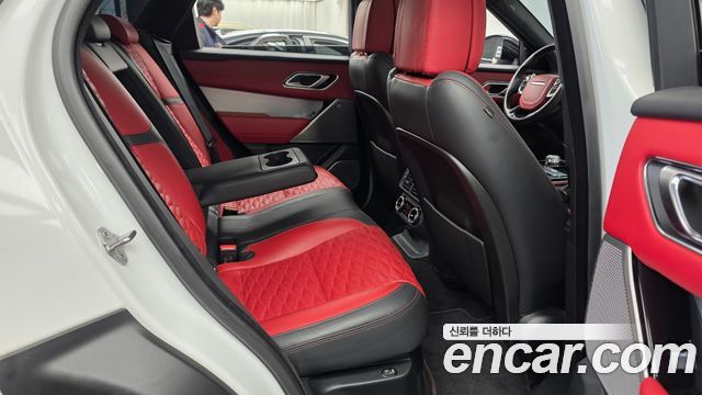 Land Rover Range Rover Velar 2019 — photo 17