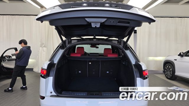Land Rover Range Rover Velar 2019 — photo 26