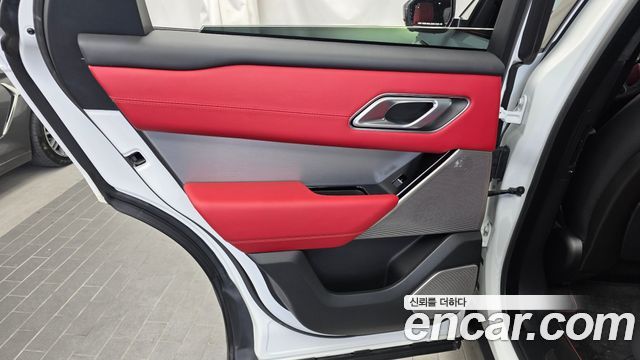 Land Rover Range Rover Velar 2019 — photo 15