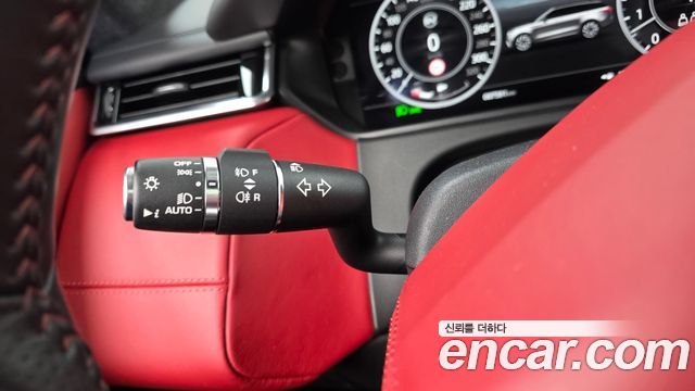 Land Rover Range Rover Velar 2019 — photo 29