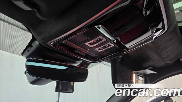 Land Rover Range Rover Velar 2019 — photo 32